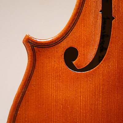 eine Detailaufnahme des linken F-Lochs